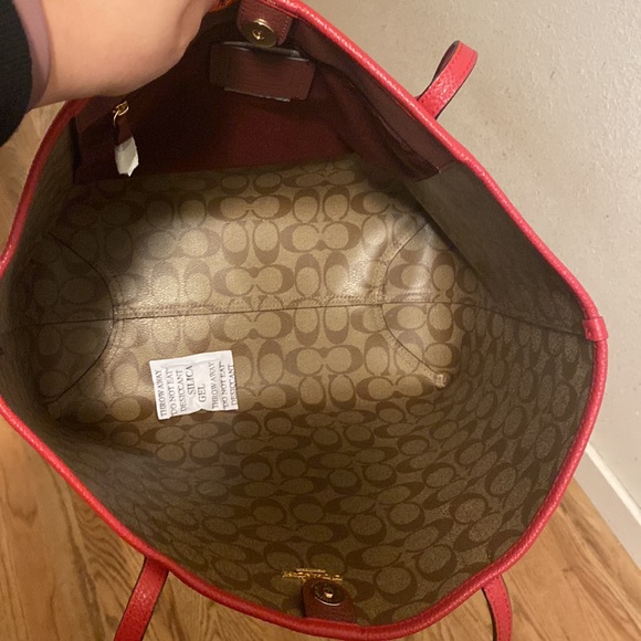 Coach Disney X Snow White Tote - Picture 8 of 12